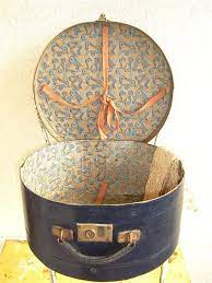 Pin On Valise Malle Boite A Chapeau