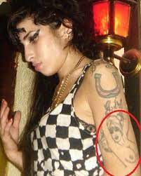 Sometimes, while watching the winehouse circus play out. Amy Winehouses 11 Tattoos Und Ihre Bedeutung Promi Tattoos