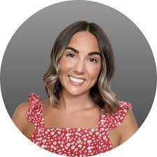 Sara Reichenbach's Instagram, Twitter & Facebook