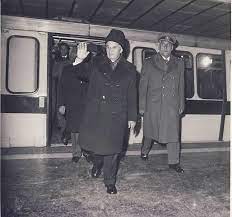 Al doilea = după primul, pe urmă. Datei 1981 28 Decembrie Inaugurarea Celui De Al Doilea Tronson Al Primei Magistrale A Metroului Jpg Wikipedia