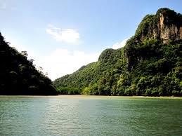 Swam in the deep dayang bunting lake. Seribu Misteri Tentang Pulau Dayang Bunting Part 1 Akubahrain