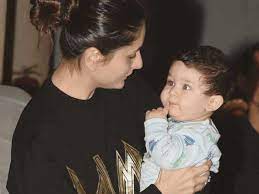 Good wishes started pouring after saif ali khan and kareena kapoor welcomed their second child. Mommy Kareena Kapoor Khan And Baby Taimur S Candid Picture Is Extremely Adorable