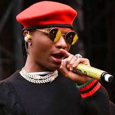 Wizkid dey beg tomy elumelu to send am money👀😭😭 chaii this life is not  fair