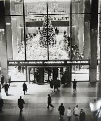 The Pan Am Building 45th Street Entrance At Christmastime Circa 1960s Nyc Christmas Vintage Airline Ads New York Christmas
