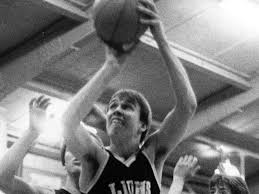 Darrell Davis: Back in Luther's gym with Bill Knudsen and his teammates 40  years after the shot