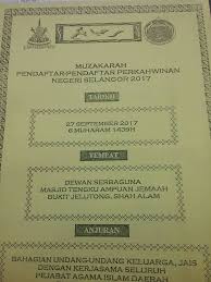 Kecoh di media sosial apabila tularnya video dua petugas kesihatan lengkap memakai pakaian perlindungan diri (ppe) yang menghantar hantaran perkahwinan untuk sebuah majlis pernikahan di palembang, indonesia. Penolong Pendaftar Nikah Bagi Kariah Masjid Seri Melati Facebook