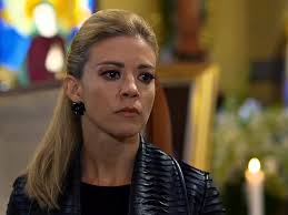 Mónica y la niña se enfrentan en el funeral de Víctor 🥺 #chile #drama  #superserie #monicarobles #taylorswift #telemundo #esdlc #foryoupage #fypシ  #sad #nyc #mexico