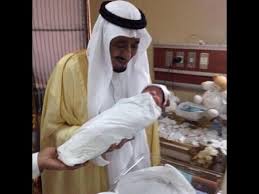 هي واحدة من البيت الملكي السعودي، وقد أنجبت من الملك فيصل آل سعود 5 أمراء و3 أميرات وهم Ù…Ø´Ù‡ÙˆØ± Ø¨Ù† Ù…Ø­Ù…Ø¯ Ø¨Ù† Ø³Ù„Ù…Ø§Ù† Ø¢Ù„ Ø³Ø¹ÙˆØ¯ Ø§Ù„Ø¨ÙˆØ§Ø¨Ø©