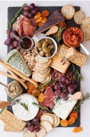 Pin By Gisele Madegard On Cuisine Beautiful Cheese Board Food Platters Charcuterie Recipes