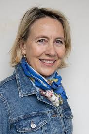 Sylvie Thomas's Instagram, Twitter & Facebook