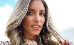 Athina oikonomakou is a greek actress and businesswoman. A8hna Oikonomakoy Ayth Einai H Mhtera Ths Ki Einai Pragmatika Panemorfh Daisy Gr