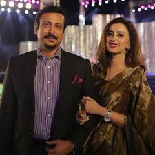 Madiha is also known for hosting ramzan transmission. Faisal Sabzwari Reveals How He Convinced Madiha Naqvi S Parents Video Lens