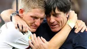 Bastian schweinsteiger of german natioal football team poses with the fifa world cup winners trophy prior to the movie. Bastian Schweinsteiger Beendet Seine Fussball Karriere