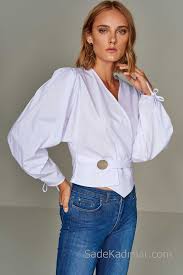 Sik Kombinler Icin 2020 Bluz Modelleri Beyaz V Yakali Yandan Baglamali Kollari Ipli Moda Bluz Modelleri Moda Trendleri