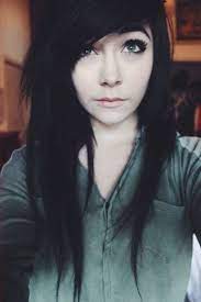 Jet Black Hair Looks Amazing With A Pale Complexion 3 Or Jet Black Anything For That Matter O O Brown Emo Hair Scene Hair Alternative Hair