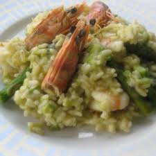 Si tratta di un secondo piatto di pesce sfizioso e veloce: Risotto Con Gamberi E Asparagi Fresco Pesce