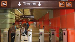 A empujones y sin distanciamiento social: Metro De Caracas Tendra Nuevo Metodo De Pago A Partir Del 1 De Marzo