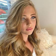 Alyssa Clarke's Instagram, Twitter & Facebook