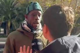 El reportero de EDATV, Vito Quiles, denuncia al mantero de Podemos Serigne  Mbayé por amenazas