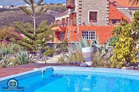 Dichte kiefernwälder, exotische gewächse und ein breitgefächertes freizeitangebot werden von idyllischen gemeinden flankiert, die sie während ihres urlaubs in einem ferienhaus mit pool auf teneriffa entdecken können. Finca La Tosca Birdie Ferienwohnung Fur 2 Personen In Spanien Teneriffa Sud Guia De Isora