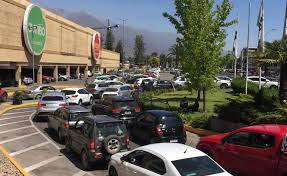 Una amiga que esta dentro del mall me comenta que hay un weon muerto, un rati herido y 3 weones aun dentro del mall no se si realmente es asi. Qi4loiyqm7hxbm