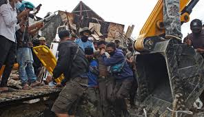 Gempa terkini di wilayah indonesia dengan magnitudo lebih dari atau sama dengan 5.0. Foto Proses Pencarian Korban Gempa Mamuju Di Reruntuhan News Liputan6 Com