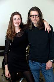 3 voordelen aan beroemd zijn: Herman En Lena Zien Een Kind Wel Zitten Maar De Kans Dat Ik Heel Vroeg Mijn Man Verlies Is Wel Groot Www Hermanbrusselmans Com