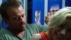 Le prochain prime événement de plus belle la vie, intitulé secrets et qui sera diffusé le mardi 15 janvier sur france 3, devrait enfin offrir aux fans ce samia (fabienne carat) et ariane (lola marois) vont alors devoir mettre leur querelle de côté et s'allier pour tenter de sauver l'homme qu'elles aiment. Indiscretion Ariane Tente Sa Chance Video Dailymotion