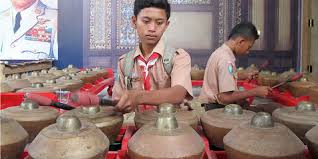 Alat musik tradisional ini memang sangat umum di indonesia, terutama di pulau jawa. Yuk Kenalan Dengan Alat Musik Gamelan M Kapanlagi Com