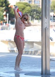 The Valleys Natalee Harris & Carley Belmonte Topless Outdoor Shower - Taxi  Driver Movie