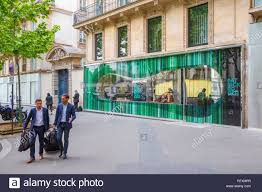 Sembene ousmane dans xala ; Frankreich Paris Place De La Madeleine Der Patrick Roger Chocolatier Stockfotografie Alamy