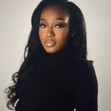 Holly Costello (@HollyCostelloxo)