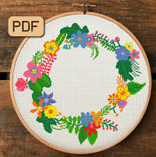 Cross stitch pattern specs different sizes that fit perfectly in 5 inch, 6 inch, and 7 inch embroidery hoops when you use 14 count aida cloth. Crosss Titch Pattern Border Cross Stitch Border Flower Wreath Cross Stitch Embroidery Flower Wreath Cross Stitch Pattern 119 Kits How To Craft Supplies Tools Kromasol Com