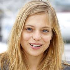 She is an actress and director, known for full contact (2015), rings (2017) and american translation (2011). Lizzie Brochere News Pictures Videos And More Mediamass