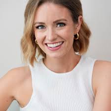 Kelly Johns's Instagram, Twitter & Facebook