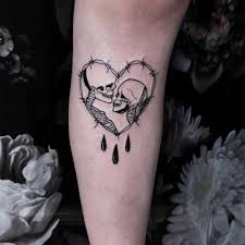 Image source if you liked these thorn tattoo designs, you might also want to check out these 30 exotic black rose tattoo designs , 23 astounding rose tattoos for men , and 26 addicted barb wire tattoo ideas ! Barbed Wire Love Heart Tattoo Novocom Top