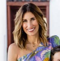 Jennifer Arpin's Instagram, Twitter & Facebook