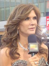 Julie Moran's Instagram, Twitter & Facebook