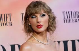 Taylor Swift's strategy to hide her cosmetic face enhancements, says expert 