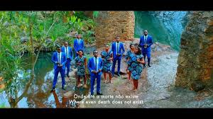 Noun masculine zimbabweano m (plural zimbabweanos, feminine zimbabweana, feminine plural zimbabweanas). Musica Gospel Mocambique Video Facebook
