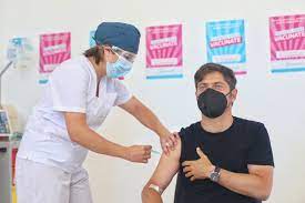 Una foto de axel kicillof recibiendo la vacuna contra el coronavirus abrió el debate. Axel Kicillof Los Que Cumplen Funciones Deberian Vacunarse Urgentemente El Economista