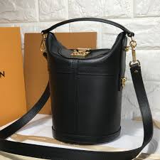 Louis vuitton round hat bag. Louis Vuitton Lv New Woman Bucket Round Bag Original Leather Version Louis Vuitton Handbags Louis Vuitton Bucket Bag Louis Vuitton Bag