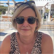 Quite literally the EASIEST Enchilada Dish I've EVER made! No precooking of  the mince needed, it all cooks together in the oven which quite frankly  cuts the prep time heaps! Totally my