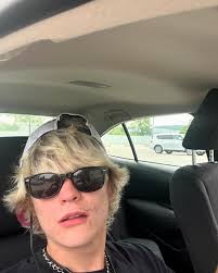 Throw me in a glass house 🏠 everybody come and see….🤤🥲😣