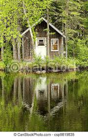 Weitere ideen zu modernes haus am see, haus am see, modernes haus. Ein Kleines Haus Am See Ein Kleines Holzhaus Das Auf Einem Ruhigen See Reflektiert Canstock