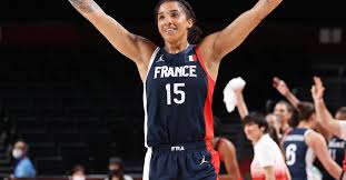 Le team france basket est à l'été 2017 composé de 37 joueurs ayant tous signé une charte d'engagement qui les engage jusqu'aux jeux de tokyo en 2020. Mjmps1n942mmbm
