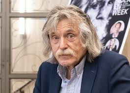 Johan derksen gooide wel 'ns een fles 'appelsap' terwijl 'de moffen' keken (voetbal international. Het Bizarre Huwelijk Van Johan Derksen