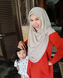 Penerangan daripada bonda rozita ibrahim tentang kurma dhuha. Video Terbahak Bahak Tengok Gaya Dia Jalan Lawak Habis Tiru Gaya Jalan Pondan Gelagat Anak Bongsu Bonda Rozita Ibrahim Bikin Netizen Mengekek Kisah Dunia