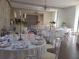 mariage la belle et la bette decoration de mariage chandelier dore decore chandelier centre de table decore table settings wedding day table