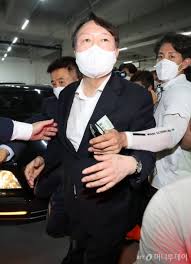 보수진영 인사인 장성철 공감과논쟁 정책센터소장이 19일 얼마 전 윤석열 전 검찰총장과 처, 장모의 의혹이 정리된 일부의 문서화된 파일을 입수했다며 윤 전 총장에게 많은 기대를 걸었지만. Sgoiutngyxmdsm